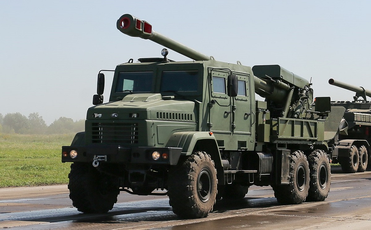 Le nouvel obusier automoteur 2S22 Bohdana doté d'un canon de 155 mm est repéré pour la première fois sur les routes ukrainiennes Le nouvel obusier automoteur 2S22 Bohdana doté d'un canon de 155 mm est repéré pour la première fois sur les routes ukrainiennes