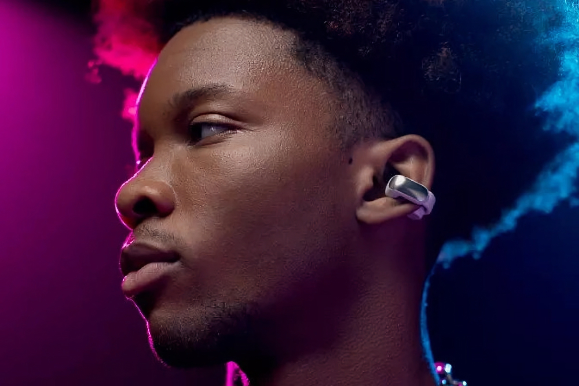 Les écouteurs ultra-ouverts de Bose, au design inhabituel, ont commencé à être vendus aux États-Unis au prix de 300 dollars. Les écouteurs ultra-ouverts de Bose, au design inhabituel, ont commencé à être vendus aux États-Unis au prix de 300 dollars.