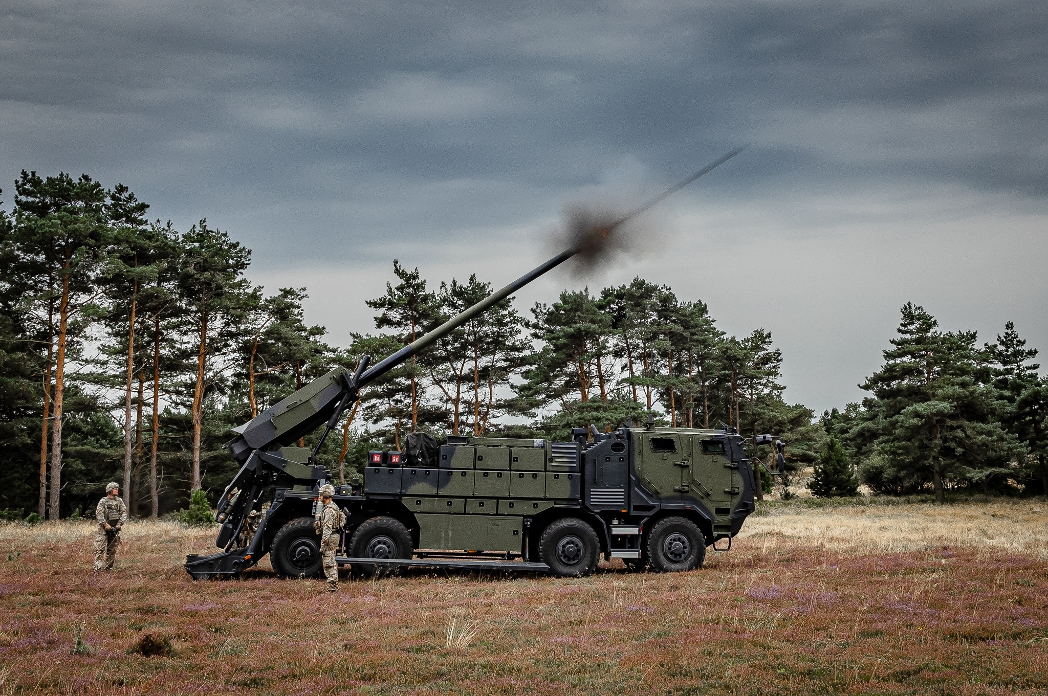 Les forces armées ukrainiennes présentent la version danoise du CAESAR SAU basée sur le châssis Tatra 815-7 (vidéo) Les forces armées ukrainiennes présentent la version danoise du CAESAR SAU basée sur le châssis Tatra 815-7 (vidéo)