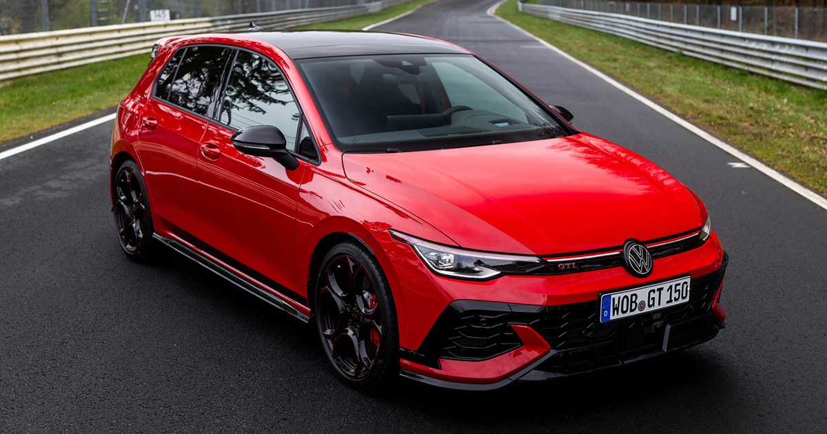 Édition Spéciale Volkswagen Golf GTI Édition 50 : Un Icône Réimaginé pour les Enthousiastes Découvrez le Volkswagen Golf GTI Édition 50 : Moyen Siècle d’Innovation Sportive