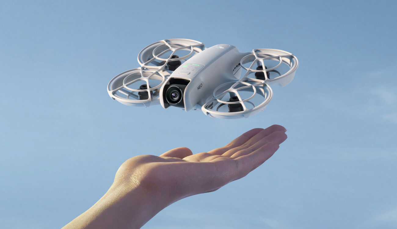 DJI dévoile le nouveau mini-drone Neo pour les vloggers, doté d'une intelligence artificielle et d'un mode vidéo 4K sans télécommande. DJI dévoile le nouveau mini-drone Neo pour les vloggers, doté d'une intelligence artificielle et d'un mode vidéo 4K sans télécommande.