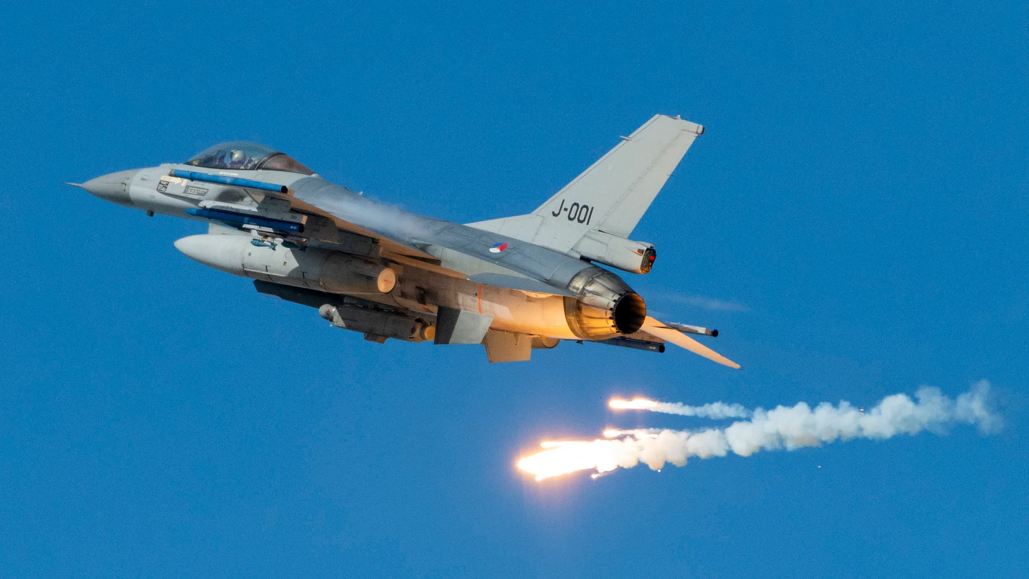 Les Pays-Bas ont changé d'avis quant à la vente de 28 chasseurs F-16 Fighting Falcon de quatrième génération à une société privée américaine. Les Pays-Bas ont changé d'avis quant à la vente de 28 chasseurs F-16 Fighting Falcon de quatrième génération à une société privée américaine.