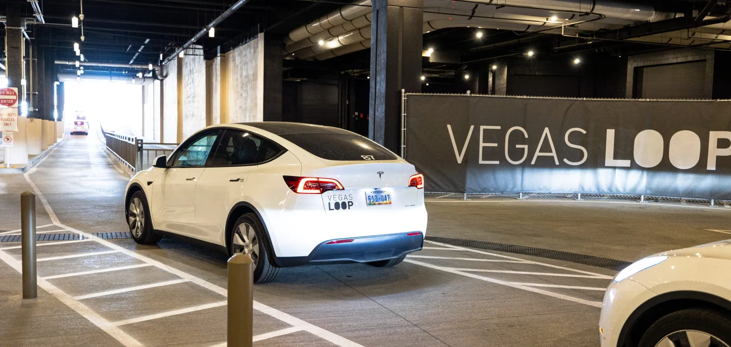 La société d'Elon Musk a transporté environ 100 000 passagers en quatre jours au CES 2023 par des tunnels souterrains sous Las Vegas La société d'Elon Musk a transporté environ 100 000 passagers en quatre jours au CES 2023 par des tunnels souterrains sous Las Vegas