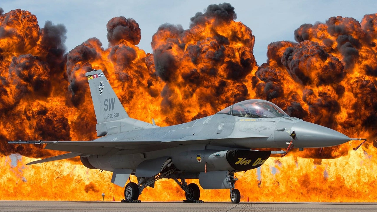 Les chasseurs américains F-16 Fighting Falcon seront livrés à l'Ukraine dans 18 mois Les chasseurs américains F-16 Fighting Falcon seront livrés à l'Ukraine dans 18 mois