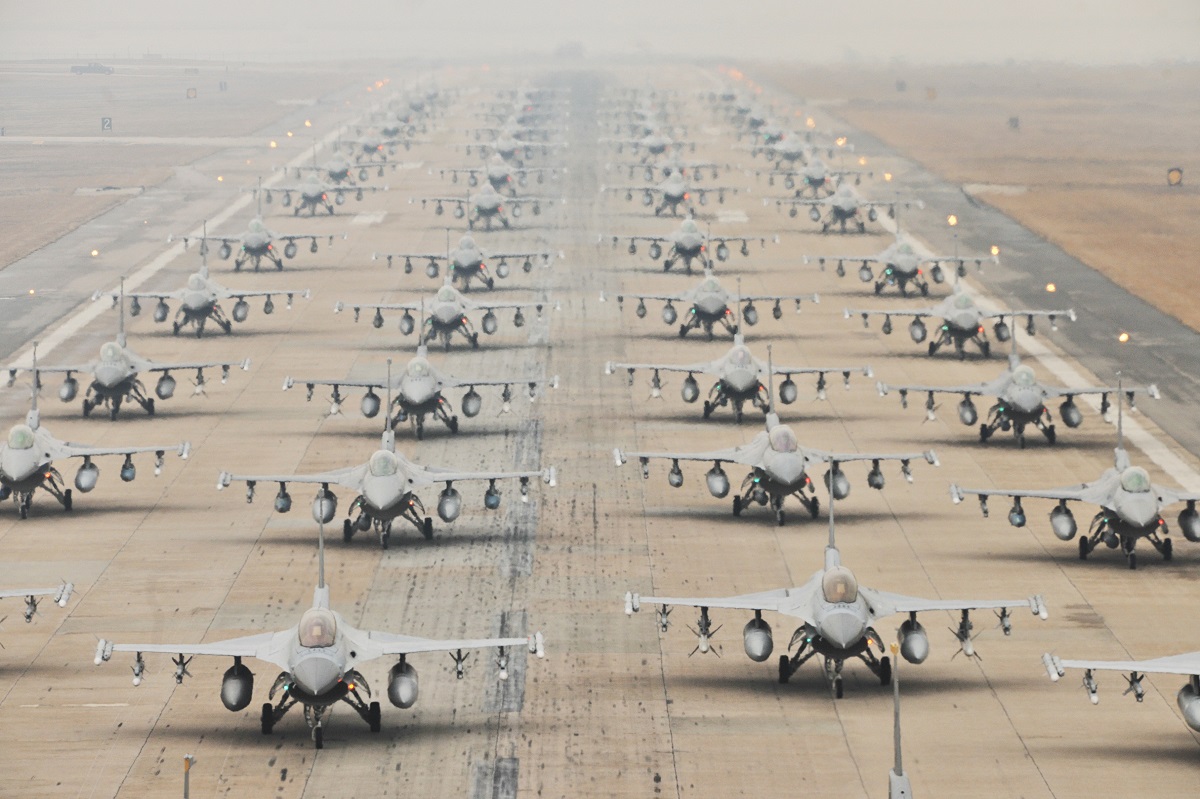 Les États-Unis et leurs alliés envisagent de fournir à l'Ukraine des chasseurs F-16 de quatrième génération Les États-Unis et leurs alliés envisagent de fournir à l'Ukraine des chasseurs F-16 de quatrième génération