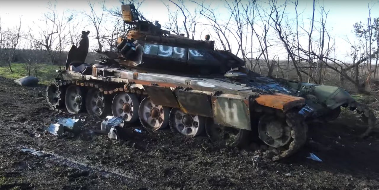 L'armée ukrainienne a détruit pour la première fois un char d'assaut russe T-90S L'armée ukrainienne a détruit pour la première fois un char d'assaut russe T-90S