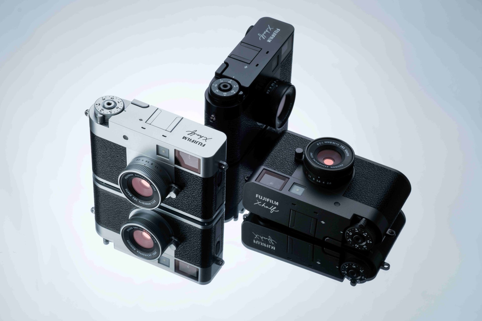 Une première technologique : Fujifilm dévoile l'appareil photo X half Fujifilm lance un nouvel appareil photo semi-format de la série X