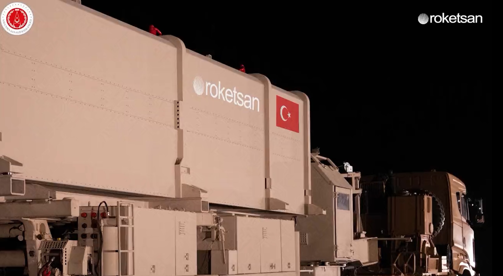 Roketsan dévoile le CENK, le premier missile balistique turc de moyenne portée capable d'atteindre des cibles situées à plus de 1 000 km. Roketsan dévoile le CENK, le premier missile balistique turc de moyenne portée capable d'atteindre des cibles situées à plus de 1 000 km.