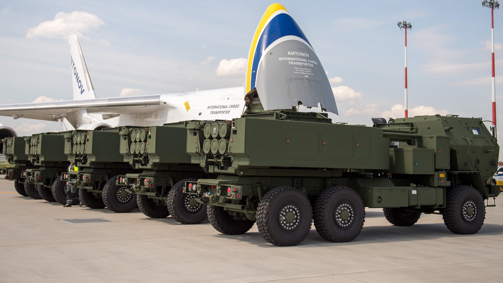 Les AN-124 ukrainiens livrent les premiers HIMARS à la Pologne - Le contrat de 655 millions de dollars comprend 20 systèmes de missiles, 30 ATACMS et 270 munitions GMLRS. Les AN-124 ukrainiens livrent les premiers HIMARS à la Pologne - Le contrat de 655 millions de dollars comprend 20 systèmes de missiles, 30 ATACMS et 270 munitions GMLRS.