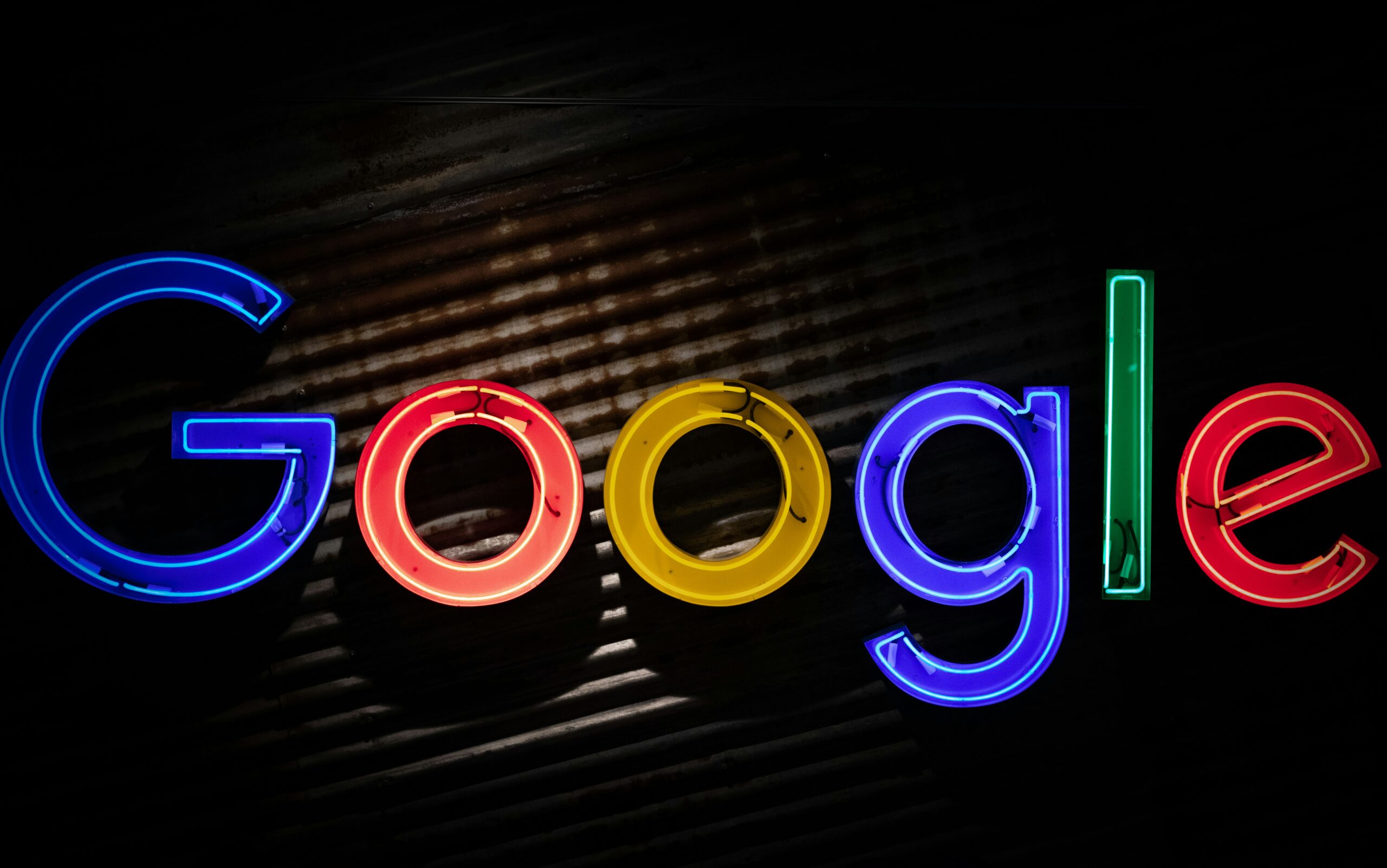 Pourquoi Google met à jour son logo : Histoire et raisons L'histoire du logo Google : Évolution de 1998 à nos jours