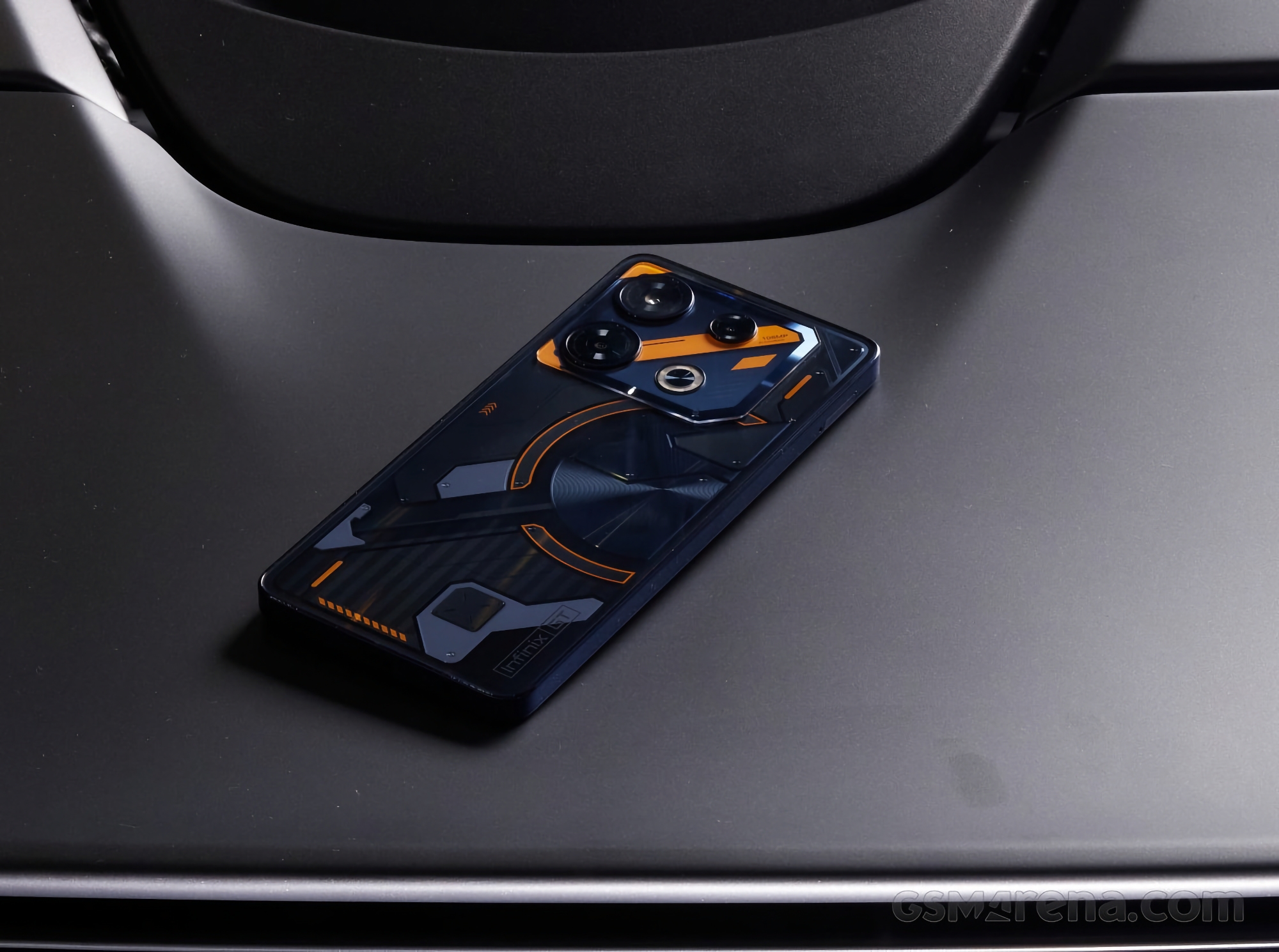 Voici à quoi ressemblera l'Infinix GT 10 Pro : un smartphone de jeu au design similaire à celui du Nothing Phone 2. Voici à quoi ressemblera l'Infinix GT 10 Pro : un smartphone de jeu au design similaire à celui du Nothing Phone 2.