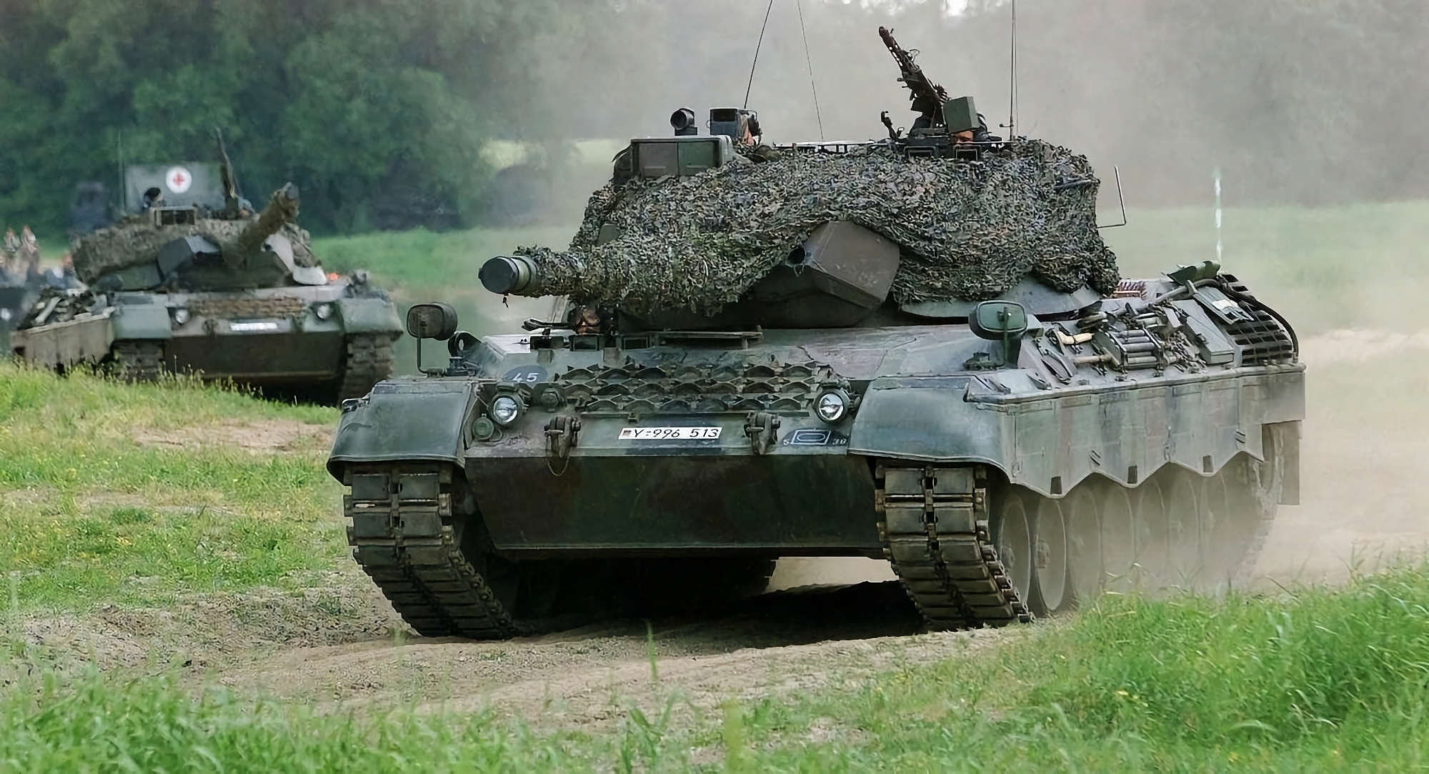 L'ambassadeur d'Ukraine en Allemagne a montré les chars Leopard 1A5 que recevront les forces armées ukrainiennes. L'ambassadeur d'Ukraine en Allemagne a montré les chars Leopard 1A5 que recevront les forces armées ukrainiennes.