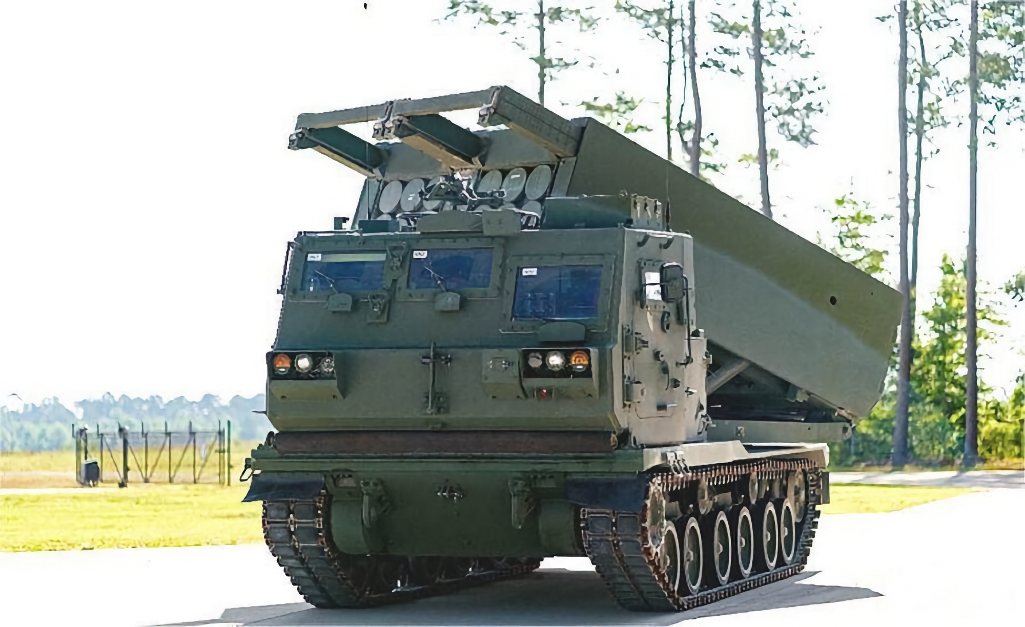 Les États-Unis ont demandé à Lockheed Martin de moderniser des lance-roquettes multiples M270 supplémentaires, qui pourront lancer des missiles PrSM d'une portée de 500 kilomètres. Les États-Unis ont demandé à Lockheed Martin de moderniser des lance-roquettes multiples M270 supplémentaires, qui pourront lancer des missiles PrSM d'une portée de 500 kilomètres.
