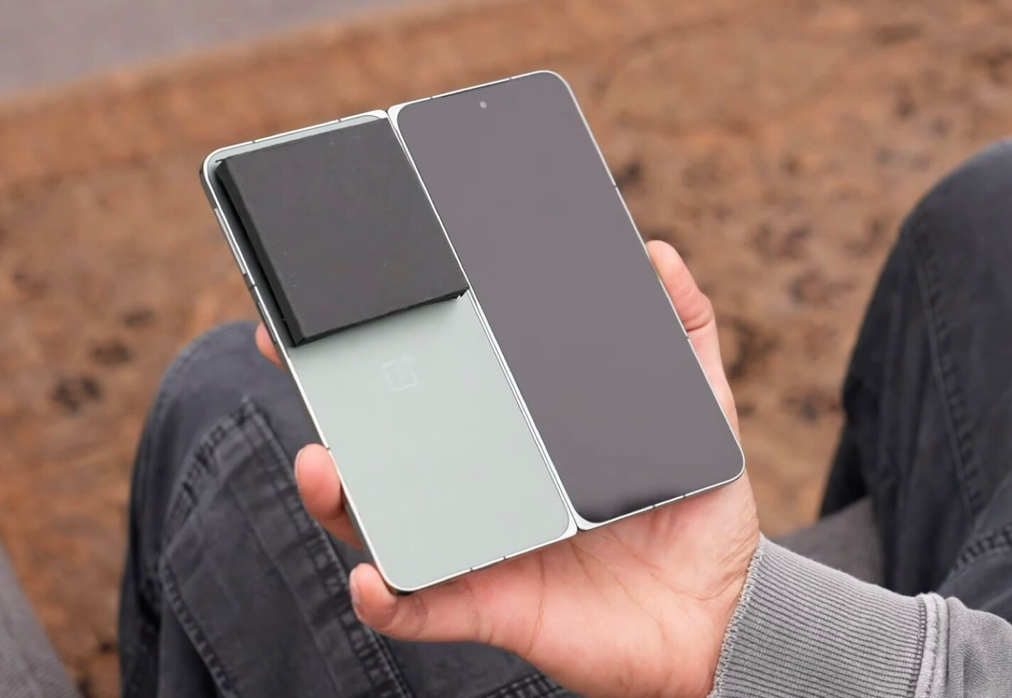 Le smartphone pliable OnePlus Open fait surface dans une vidéo Le smartphone pliable OnePlus Open fait surface dans une vidéo