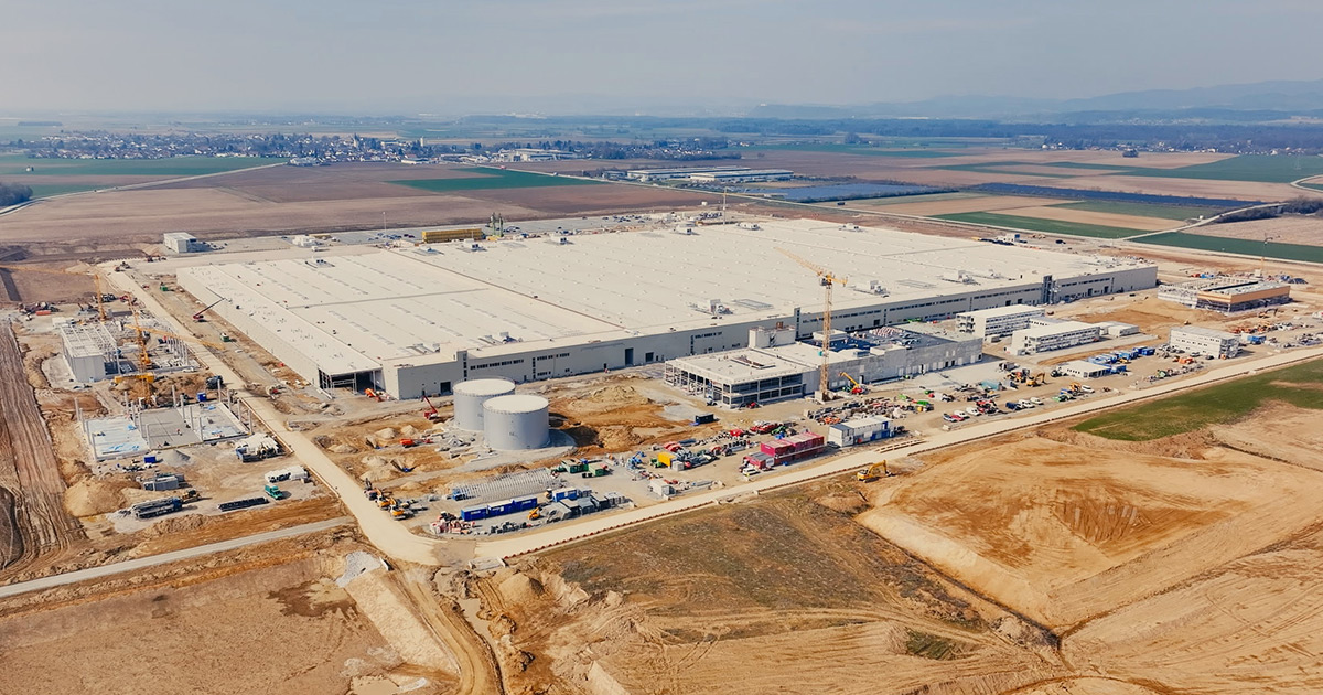 Images impressionnantes de la construction de l'usine BMW de production de batteries Future usine BMW à Irlbach : Vidéo de la construction