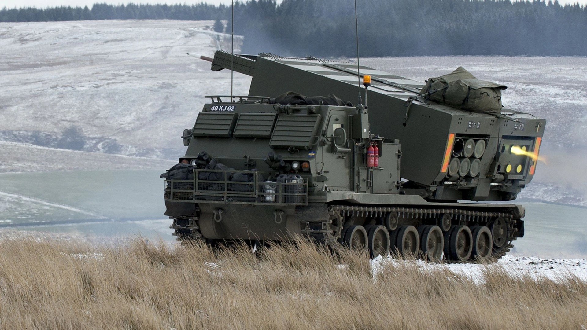 Le Royaume-Uni recevra 44 MLRS M270B2 modernisés, capables de lancer des missiles GMLRS-ER et PrSM d'une portée allant jusqu'à 500 km. Le Royaume-Uni recevra 44 MLRS M270B2 modernisés, capables de lancer des missiles GMLRS-ER et PrSM d'une portée allant jusqu'à 500 km.