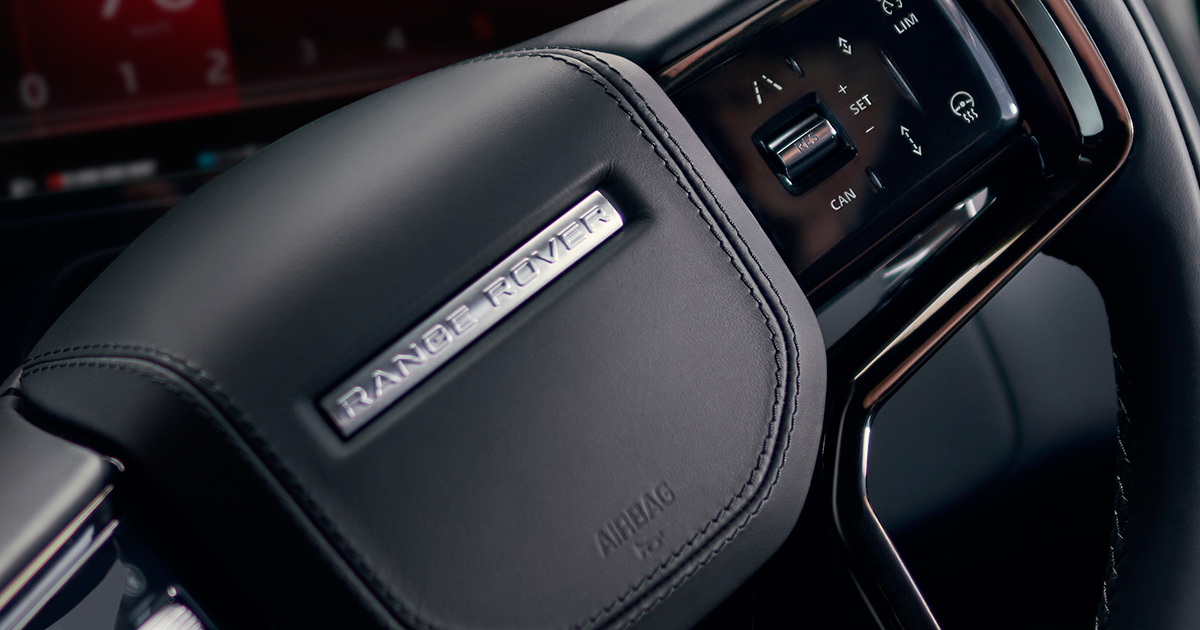 Au sommet de l'innovation : le volant du nouveau Range Rover Sport