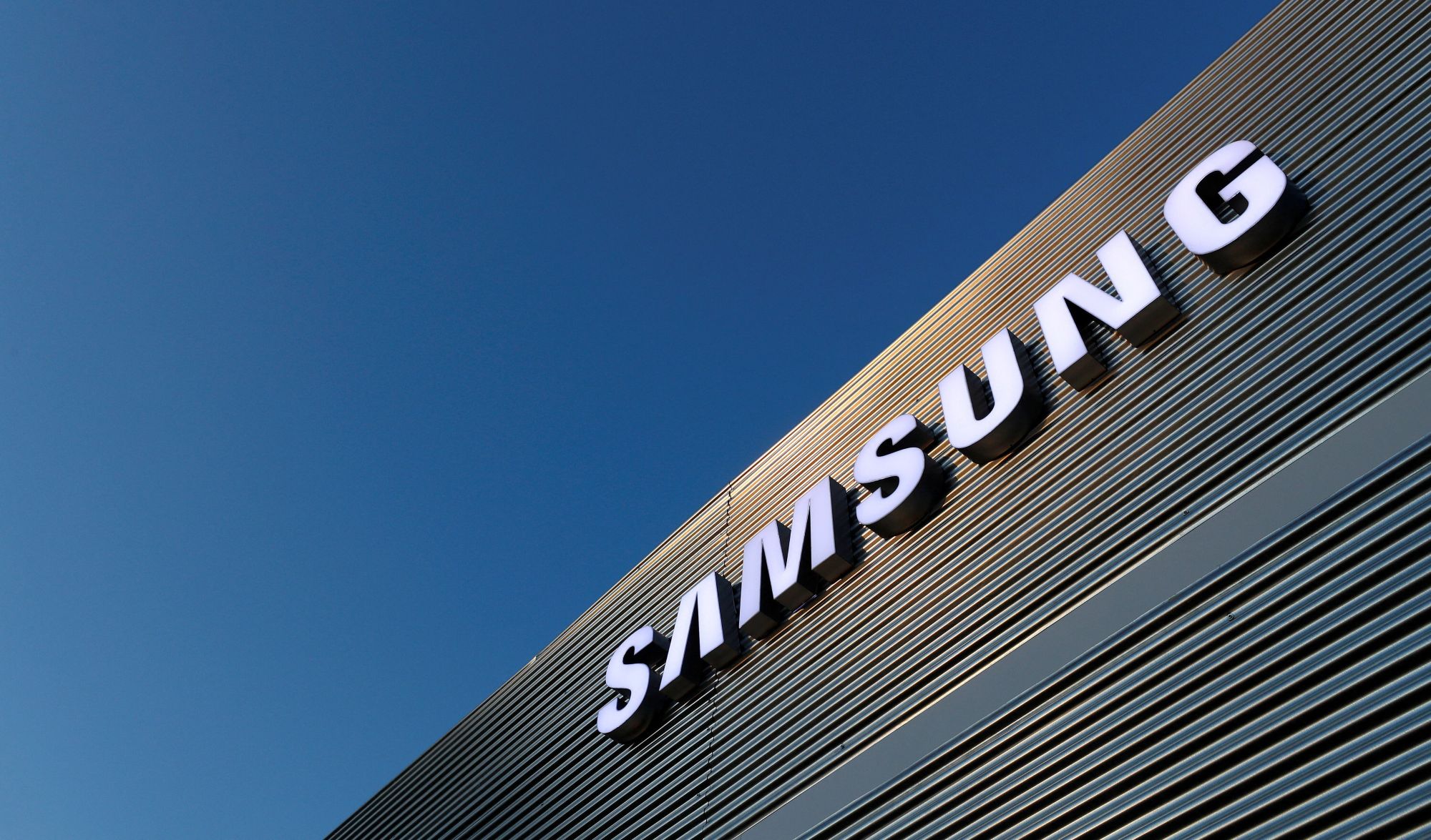Sceau d'approbation : Pourquoi le logo Samsung est-il si important sur les bâtiments ? Un logo de grandeur : L'histoire et la signification du logo de Samsung sur ses bâtiments