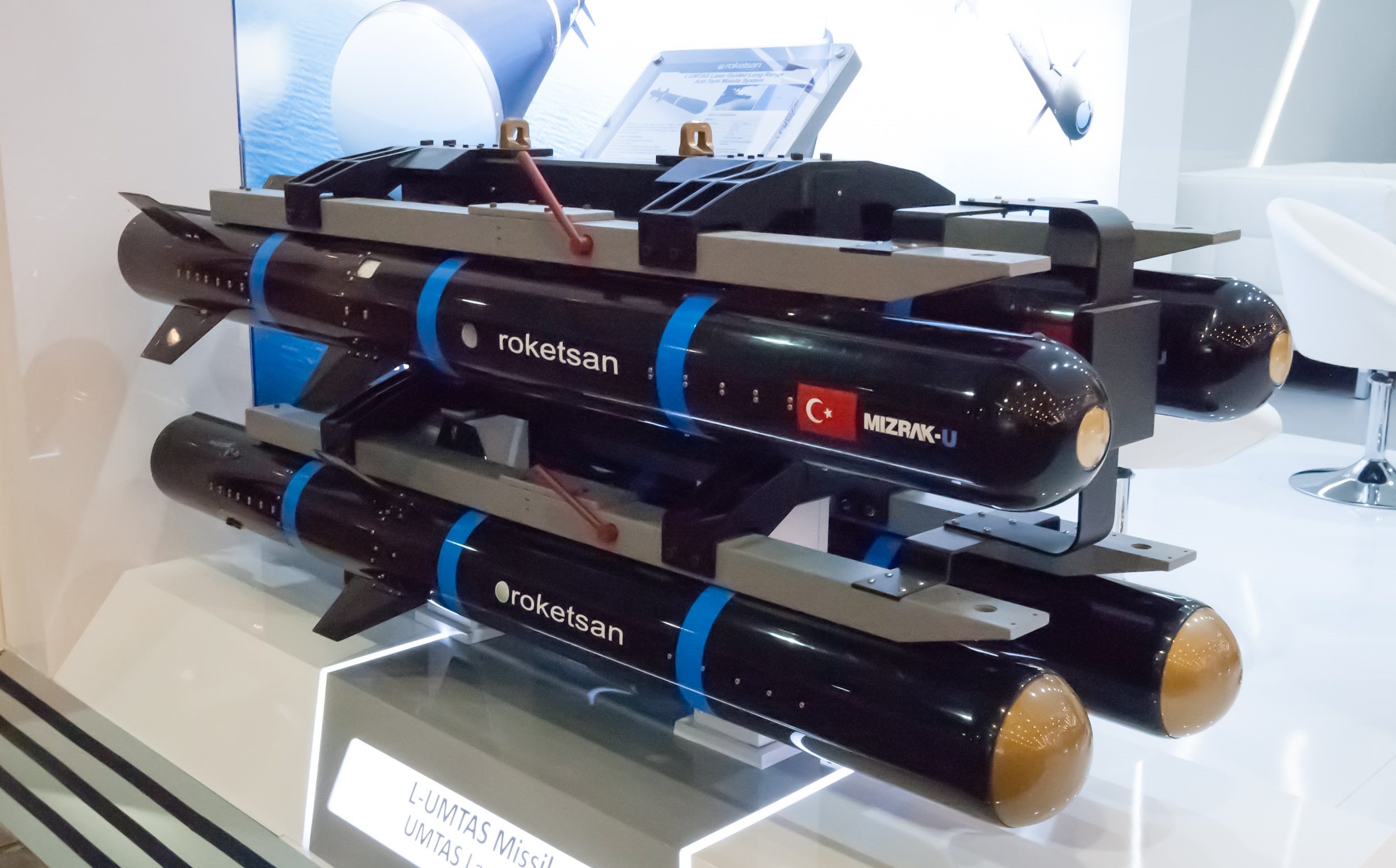 Roketsan travaille sur le missile antichar UMTAS-GM destiné à l'hélicoptère T929 ATAK-II et aux exportations. Roketsan travaille sur le missile antichar UMTAS-GM destiné à l'hélicoptère T929 ATAK-II et aux exportations.