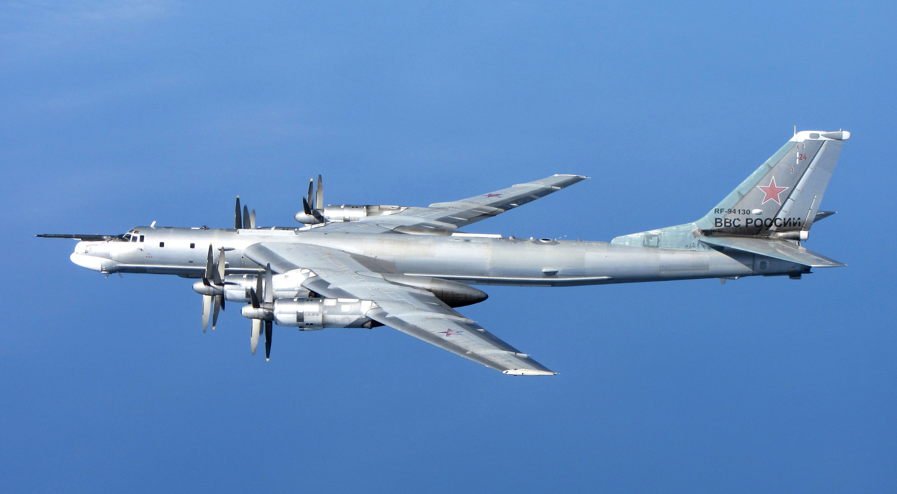 Des chasseurs russes Su-30 et des porte-missiles stratégiques Tu-95 sont entrés dans la zone d'identification de la défense aérienne sud-coréenne. Des chasseurs russes Su-30 et des porte-missiles stratégiques Tu-95 sont entrés dans la zone d'identification de la défense aérienne sud-coréenne.