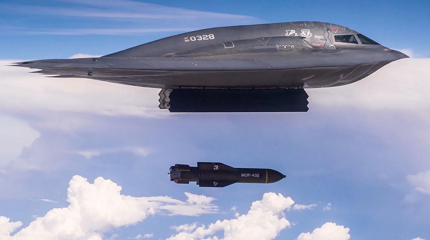 L'armée de l'air américaine présente la version live de la bombe non nucléaire GBU-57/B MOP la plus puissante au monde pour les bombardiers nucléaires B-21 Raider, B-2 Spirit et B-52H Stratofortress.