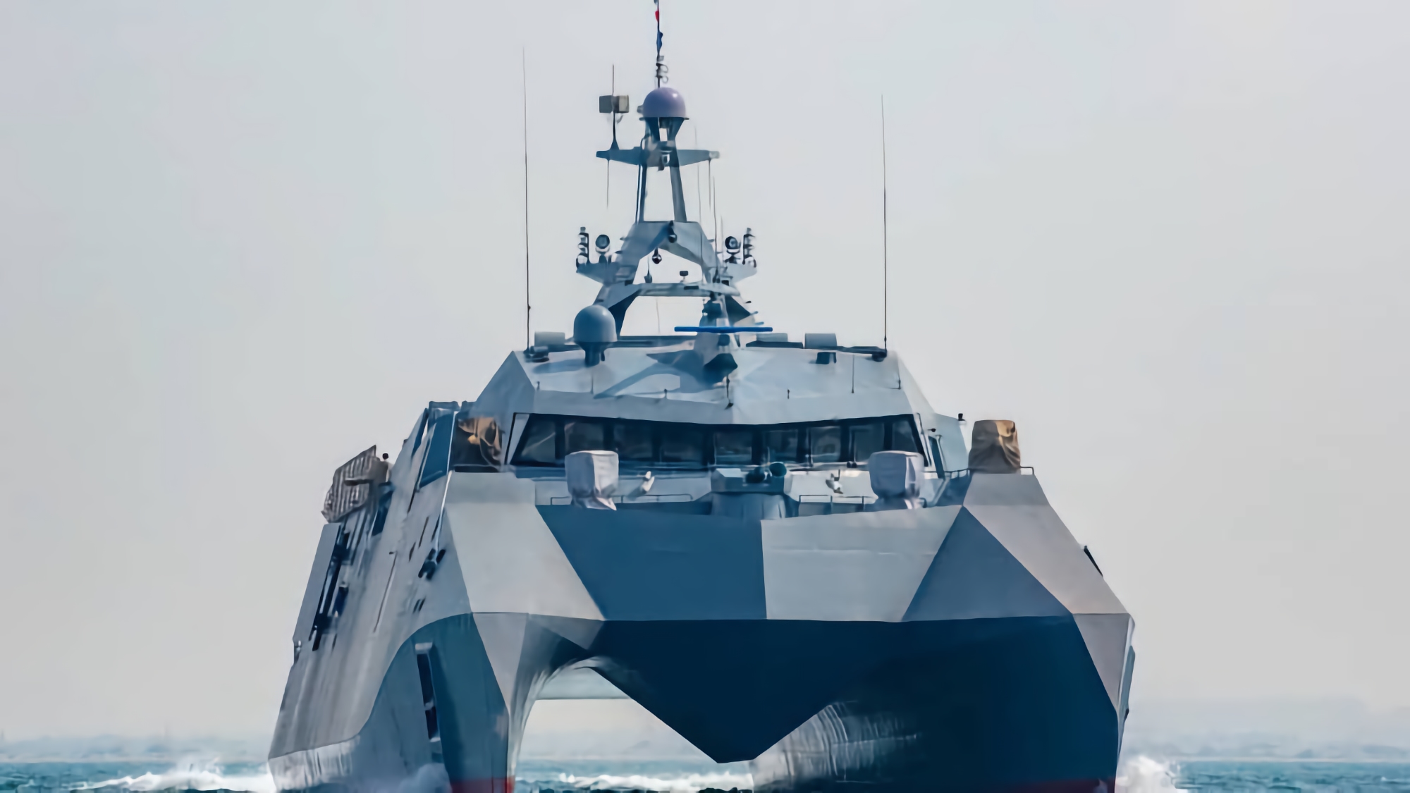 L'Iran a adopté une nouvelle corvette de combat de la classe Shahid Soleimani équipée de missiles de croisière L'Iran a adopté une nouvelle corvette de combat de la classe Shahid Soleimani équipée de missiles de croisière