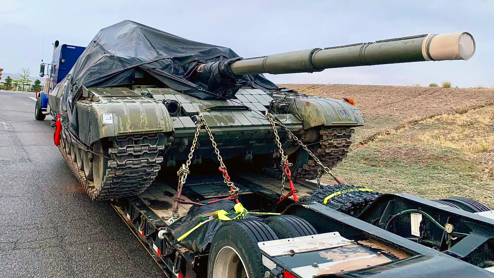 Après le T-90A, le char russe T-72 se trouve aux États-Unis - le véhicule de combat est transporté à l'Aberdeen Proving Ground. Après le T-90A, le char russe T-72 se trouve aux États-Unis - le véhicule de combat est transporté à l'Aberdeen Proving Ground.
