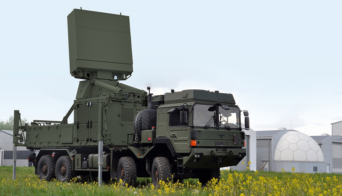 Hensoldt fournira à l'Ukraine des radars avancés TRML-4D pour le système de missiles sol-air IRIS-T SLM, qui peut suivre simultanément 1 500 cibles aériennes à une distance pouvant atteindre 250 km.