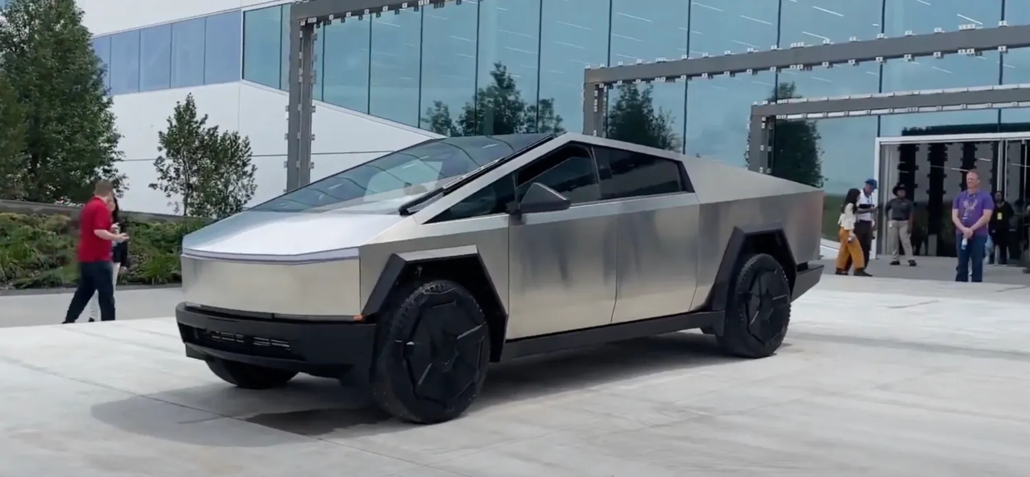 Tesla veut produire jusqu'à 500 000 pick-up électriques Cybertruck par an - les premiers clients recevront les véhicules d'ici à la fin de 2023 Tesla veut produire jusqu'à 500 000 pick-up électriques Cybertruck par an - les premiers clients recevront les véhicules d'ici à la fin de 2023