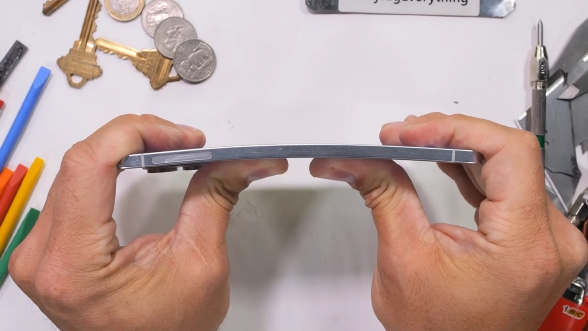 Derrière les coulisses des essais : les secrets des vidéos de capture d'écran de JerryRigEverything Critique de JerryRigEverything : qu'est-ce qui se cache derrière l'écran ?