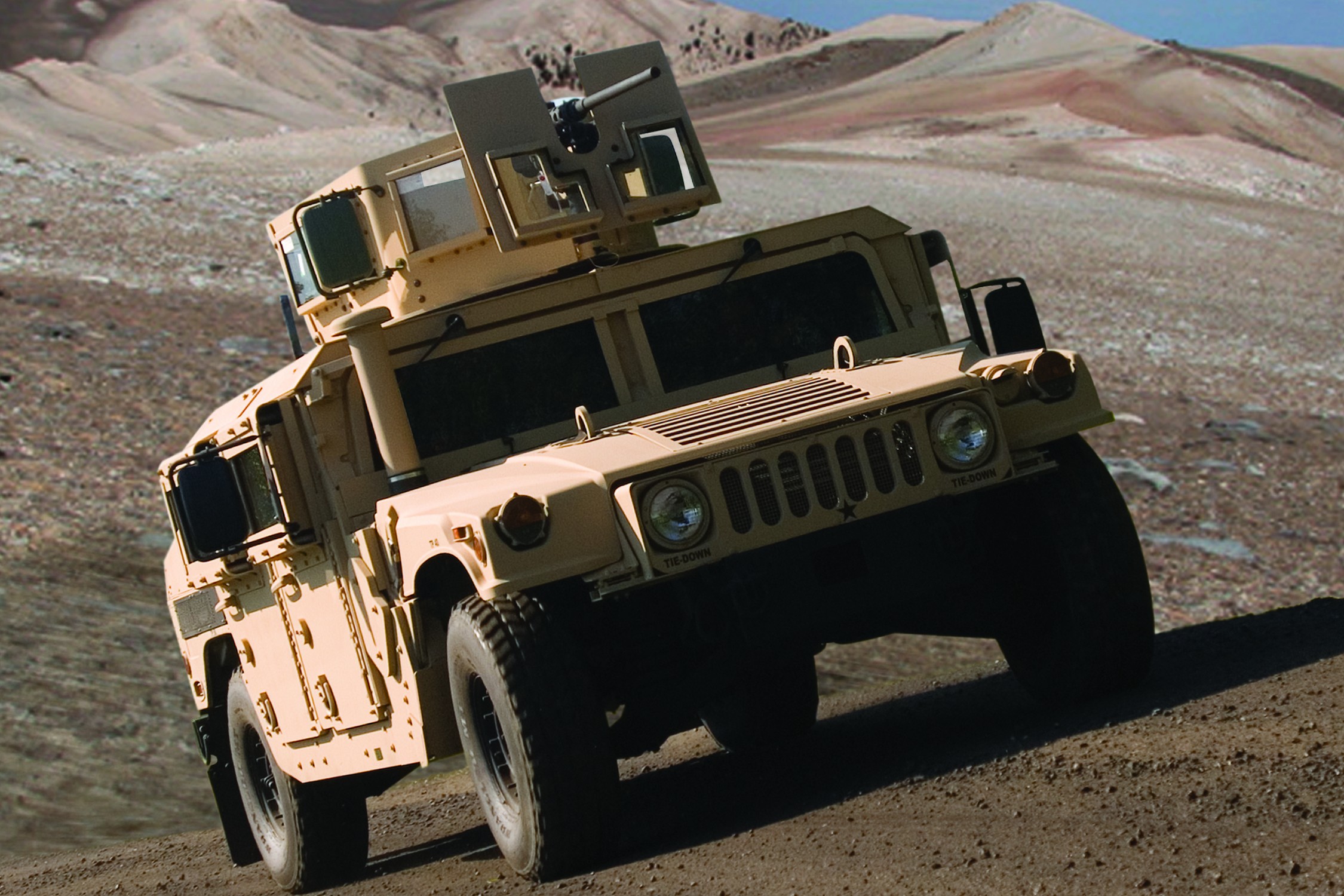 AM General a reçu 733 millions de dollars pour produire le Humvee en véhicule à capacité élargie pour l'armée américaine. AM General a reçu 733 millions de dollars pour produire le Humvee en véhicule à capacité élargie pour l'armée américaine.