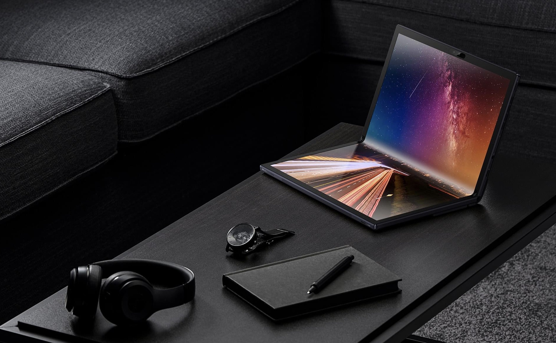 Samsung pourrait présenter son premier ordinateur portable pliable doté d'un grand écran OLED flexible en 2023. Samsung pourrait présenter son premier ordinateur portable pliable doté d'un grand écran OLED flexible en 2023.