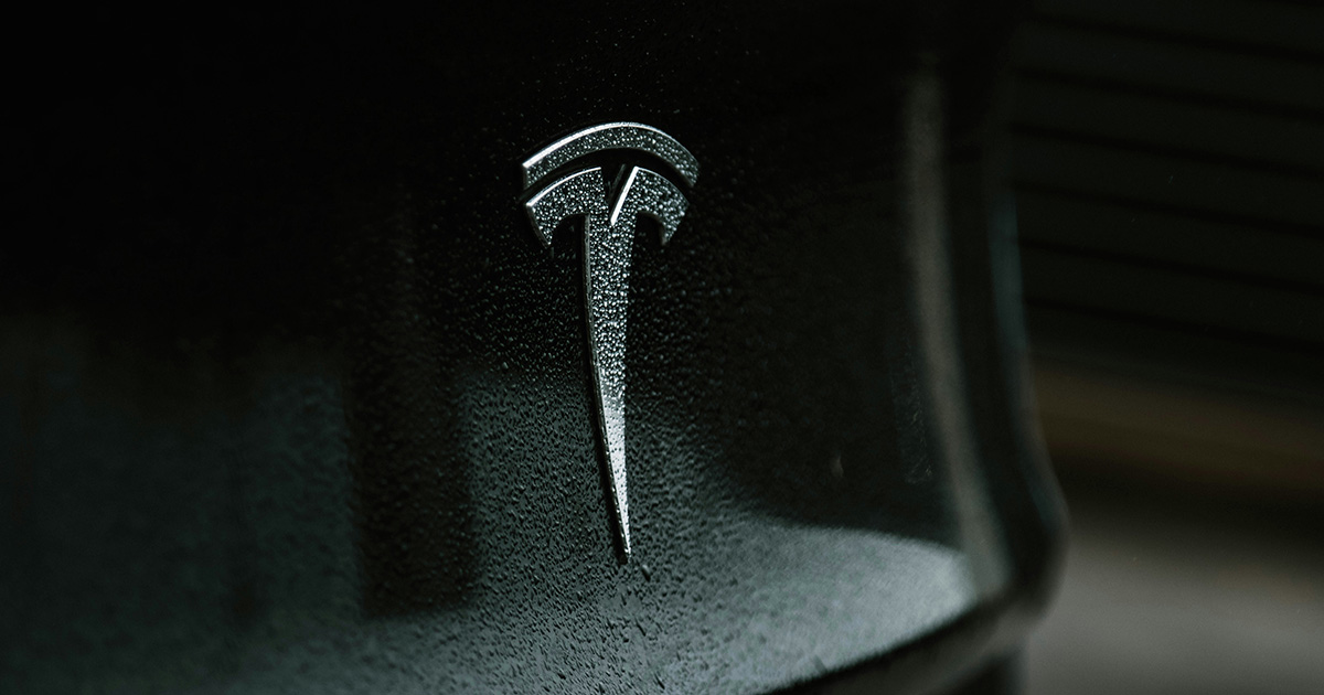 Tesla a connu sa pire journée boursière depuis 2020 : les actions ont chuté de 15 %. Tesla a connu sa pire journée boursière depuis 2020 : les actions ont chuté de 15 %.