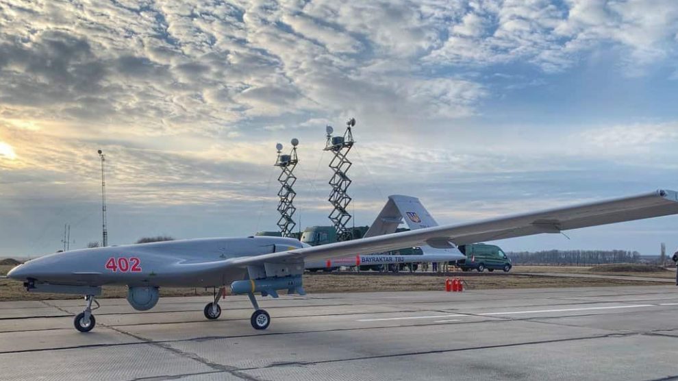L'armée de l'air ukrainienne a abattu son propre drone Bayraktar TB2 au-dessus de Kiev, dont elle a perdu le contrôle. L'armée de l'air ukrainienne a abattu son propre drone Bayraktar TB2 au-dessus de Kiev, dont elle a perdu le contrôle.