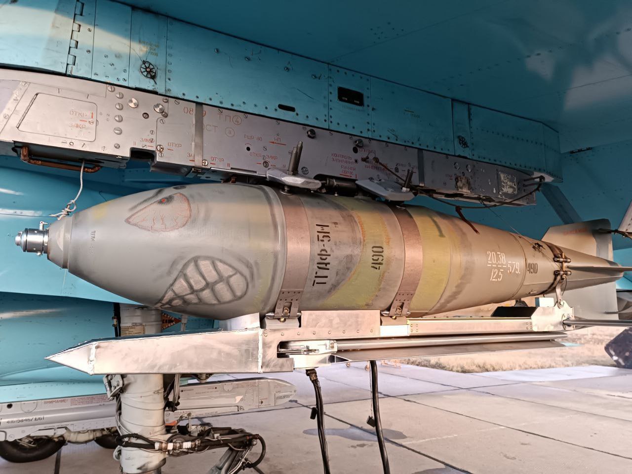 Les forces armées russes ont utilisé pour la première fois la bombe intelligente JDAM-ER, mais les ailes se sont détachées en vol. Les forces armées russes ont utilisé pour la première fois la bombe intelligente JDAM-ER, mais les ailes se sont détachées en vol.