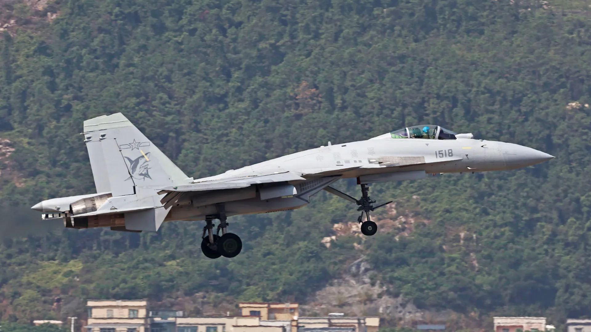 Évolution technique : capacités et caractéristiques du Shenyang J-15 S'amuser dans le ciel : les secrets du Shenyang J-15 Flying Shark