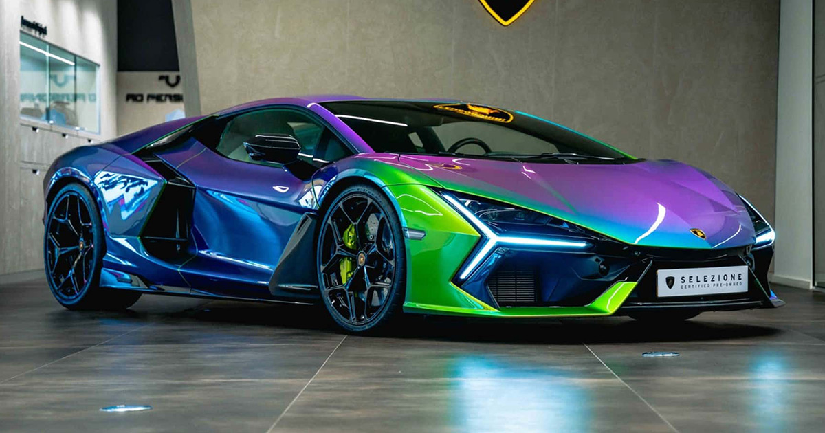À la maison hier, caméléon aujourd'hui : nous vous présentons le Lamborghini Revuelto Lamborghini Revuelto : le nouveau "Caméléon" parmi les supercars