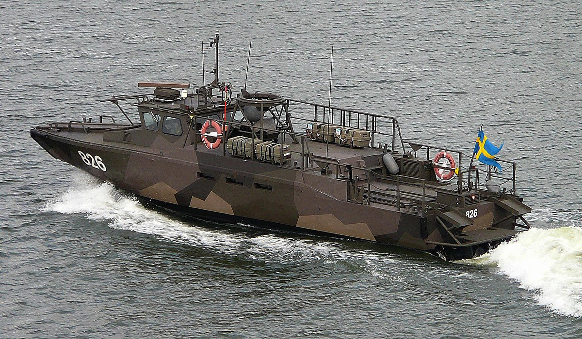 Entrons dans les détails : Comment fonctionne le bateau de combat suédois 90 Combat Boat 90 : tout ce qu'il faut savoir sur le patrouilleur suédois