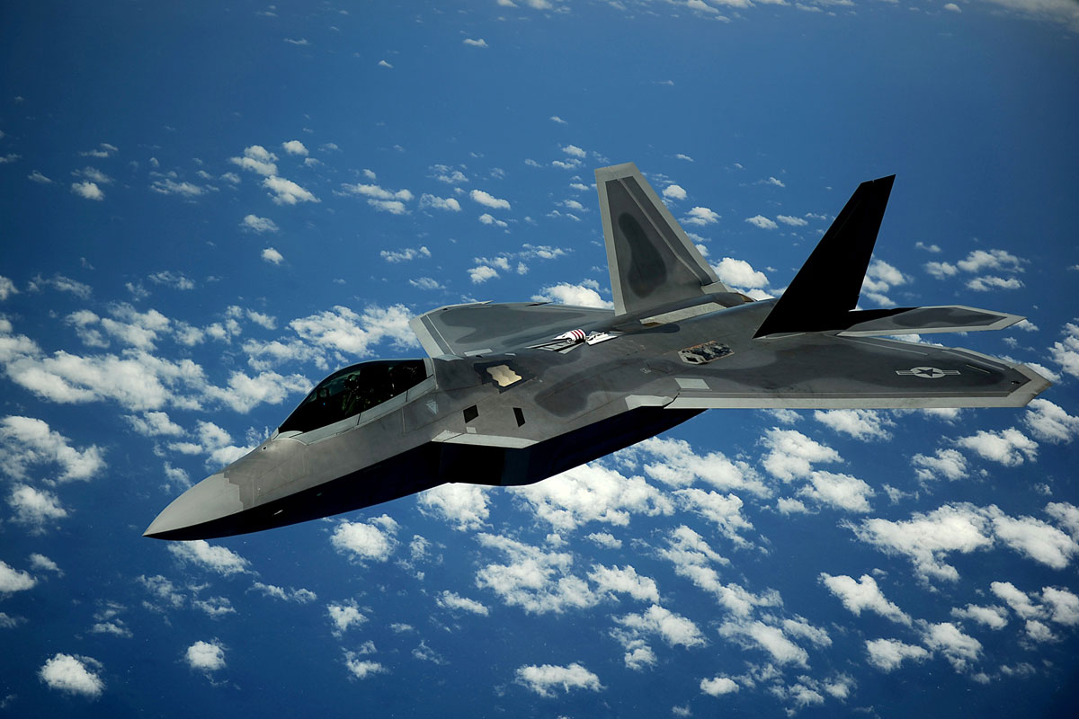 Les États-Unis envoient des chasseurs F-22 Raptor de la base aérienne de Pearl Harbor-Hickam pour des exercices en Australie. Les États-Unis envoient des chasseurs F-22 Raptor de la base aérienne de Pearl Harbor-Hickam pour des exercices en Australie.