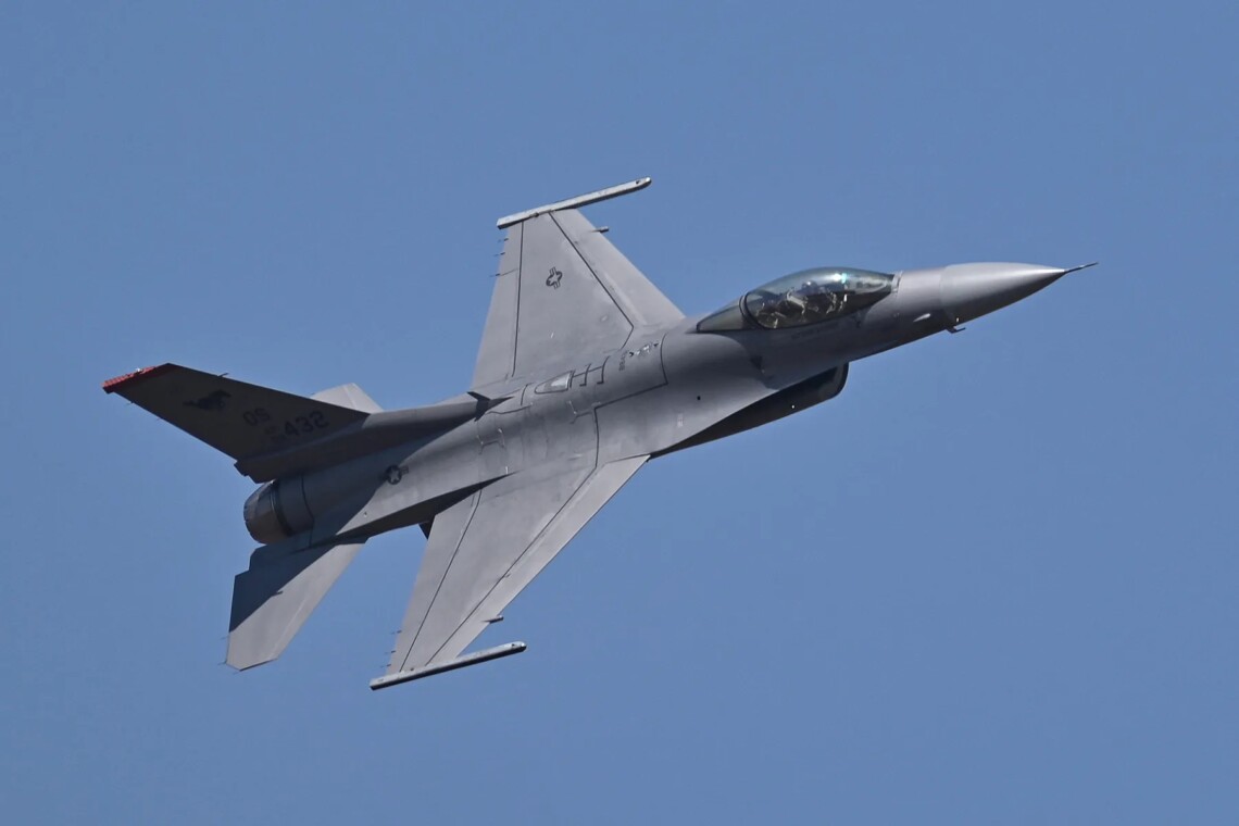 La Thaïlande envisage d'acheter des F-16 ou des Gripen La Thaïlande envisage d'acheter des F-16 ou des Gripen