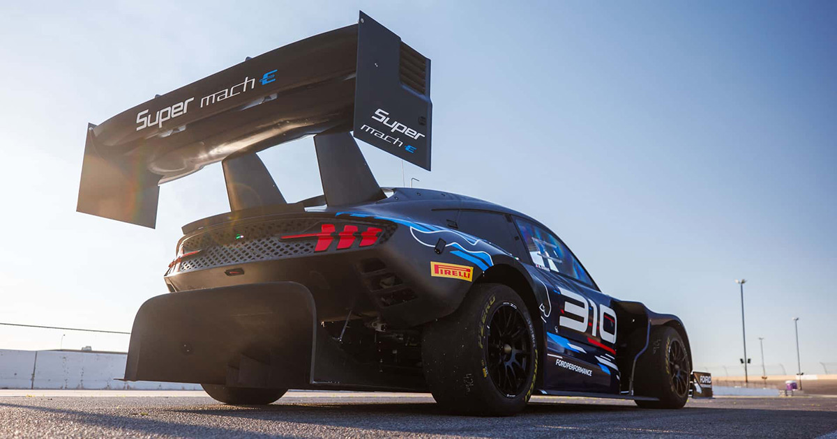Craquer l'Everest de la vitesse : Ford Mustang Mach-E entre dans la bataille à Pikes Peak Projeet vitesse : Ford Mustang Mach-E se précipite vers Pikes Peak.