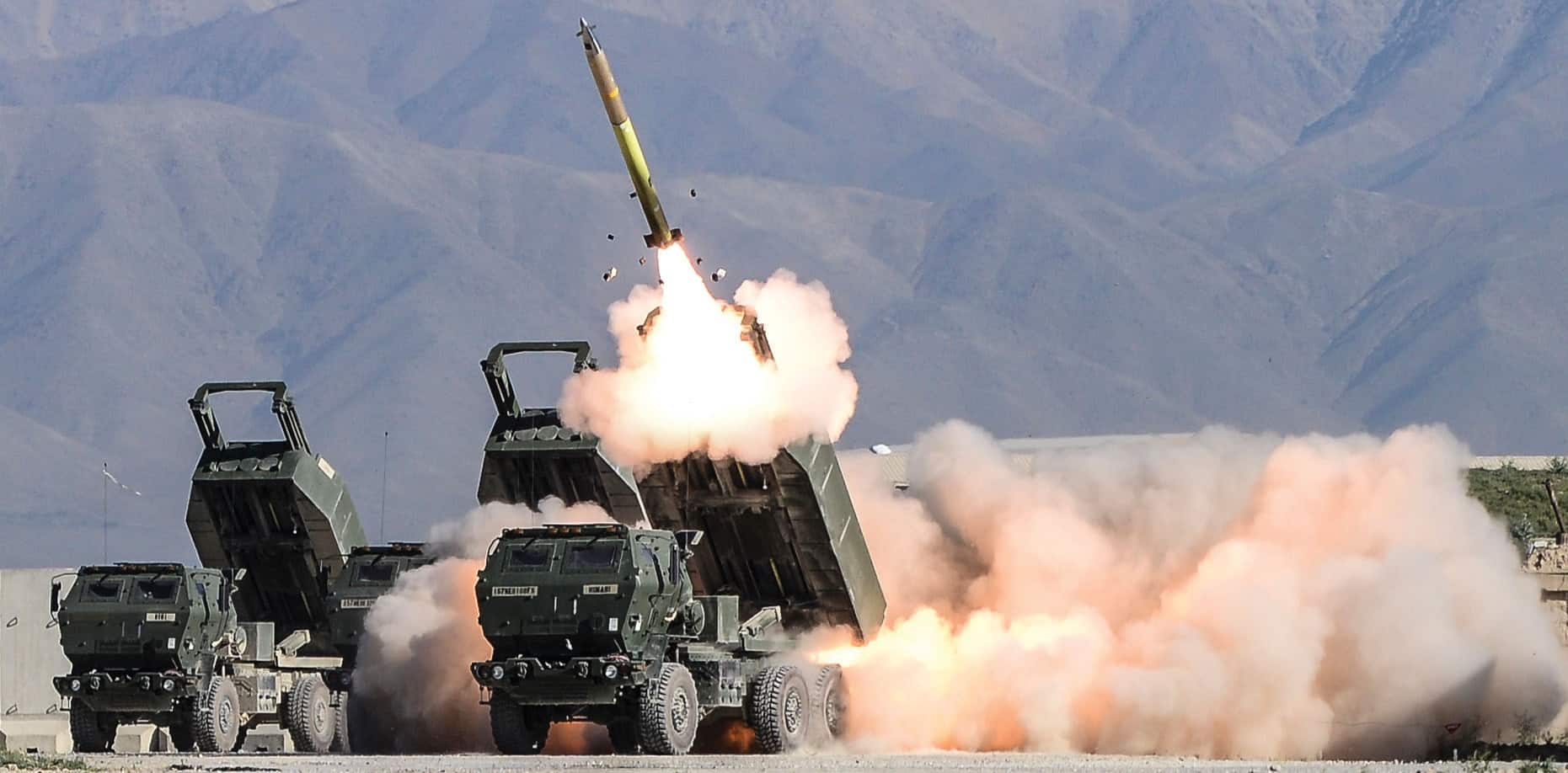 Tir depuis le HIMARS M142 : Révolution avec le guide GLMRS HIMARS M142 : Puissance et précision avec GLMRS