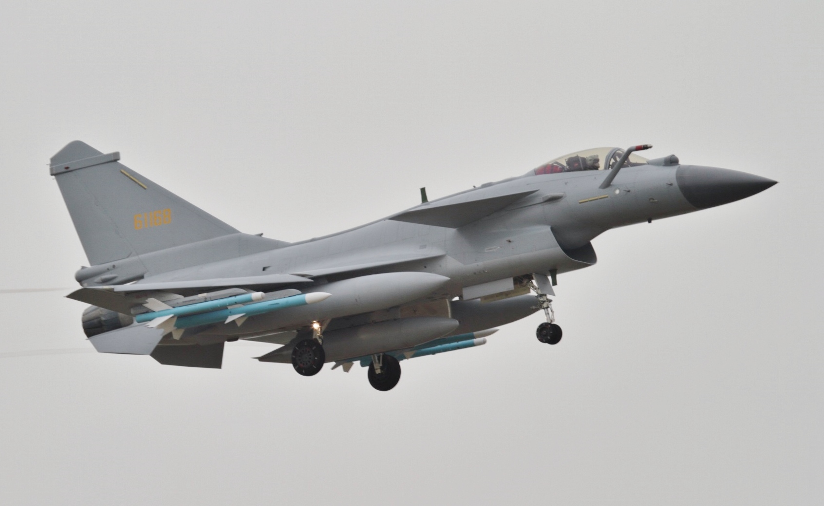 Explorer les merveilles technologiques du chasseur Chengdu J-10 Chengdu J-10 : Le chasseur de pointe prenant son envol