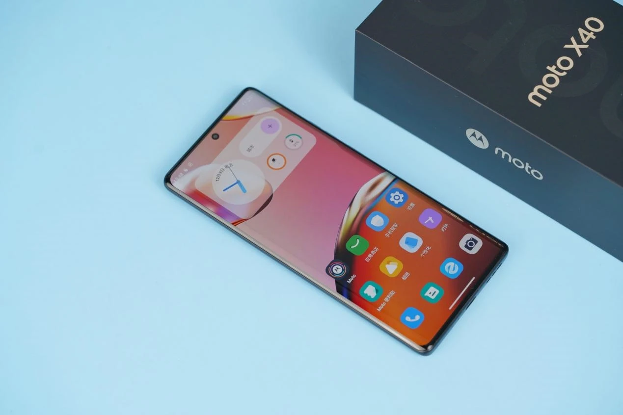 Moto X40 - Snapdragon 8 Gen 2, deux appareils photo de 50 Mpx, selfies de 60 Mpx, charge de 125 W et IP68 pour 490 $. Moto X40 - Snapdragon 8 Gen 2, deux appareils photo de 50 Mpx, selfies de 60 Mpx, charge de 125 W et IP68 pour 490 $.