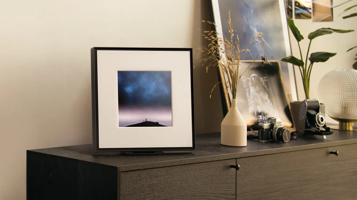 Samsung Music Frame, un centre audio élégant sous la forme d'un cadre photo, a été nominé pour les Meilleures inventions de 2024 du magazine TIME. Samsung Music Frame, un centre audio élégant sous la forme d'un cadre photo, a été nominé pour les Meilleures inventions de 2024 du magazine TIME.