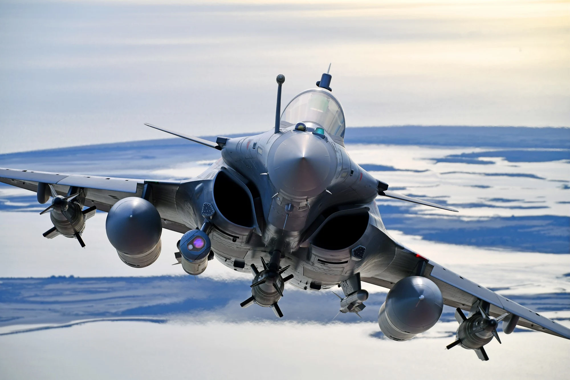 Examen du Rafale français : De la puissance à l'innovation Technologies modernes à l'œuvre : le chasseur français Rafale
