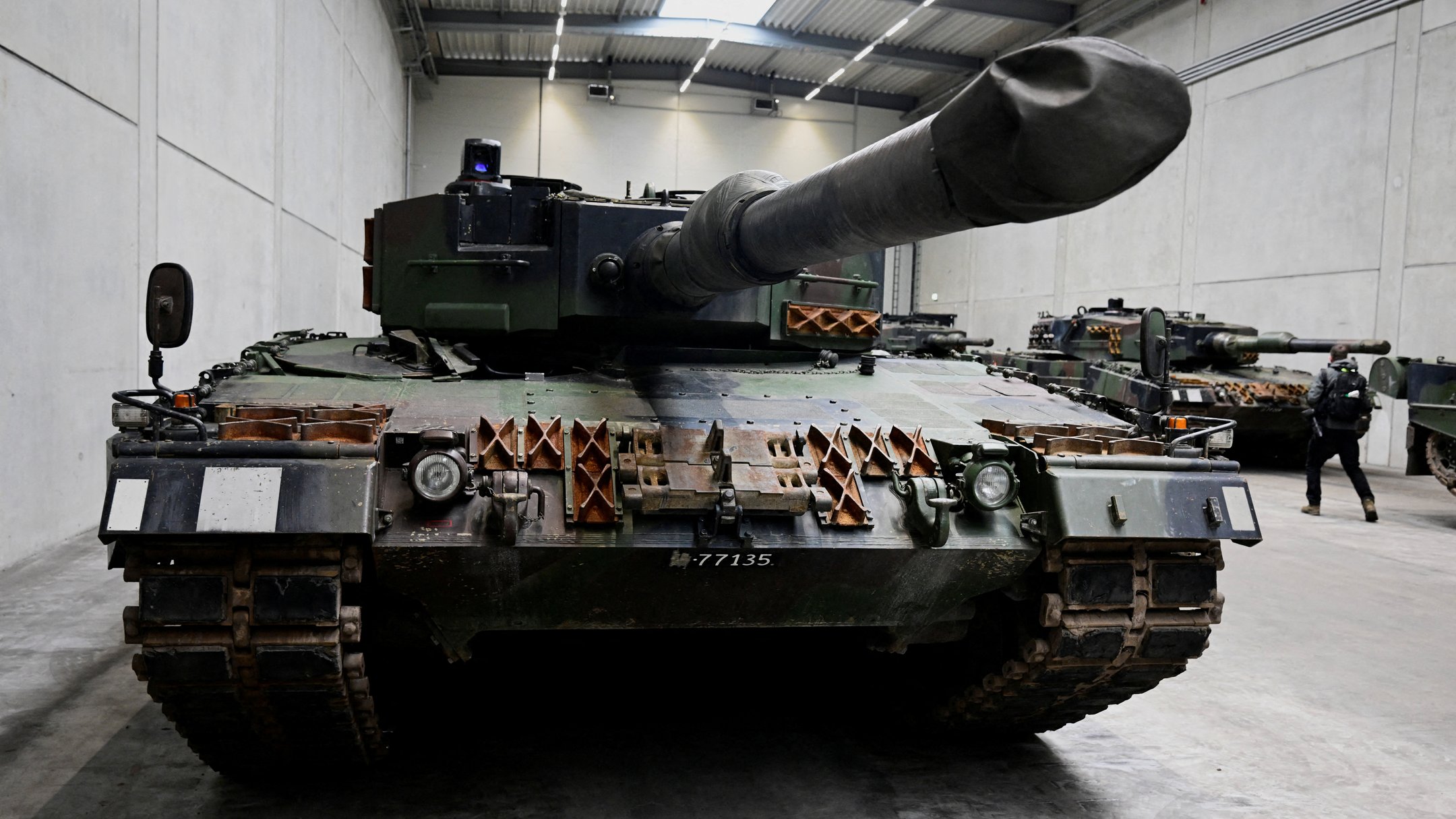 La production de tanks Leopard 2 attire l'attention d'Olaf Scholz Le chancelier Scholz examine la production : Leopard 2 au centre d'attention
