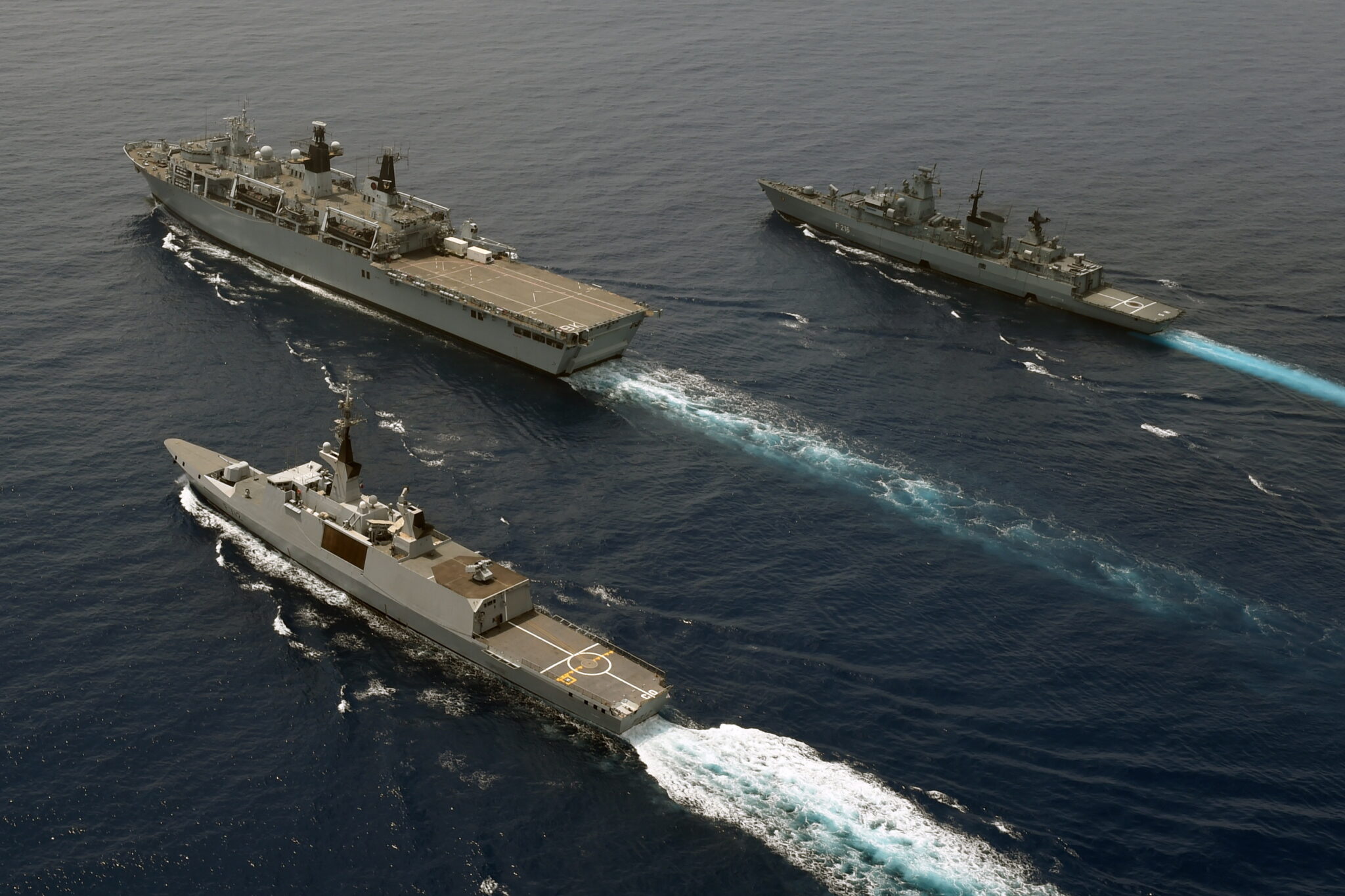 Le Royaume-Uni envisage de vendre deux navires de guerre de la Royal Navy, et le Brésil a déjà jeté son dévolu sur ces navires. Le Royaume-Uni envisage de vendre deux navires de guerre de la Royal Navy, et le Brésil a déjà jeté son dévolu sur ces navires.