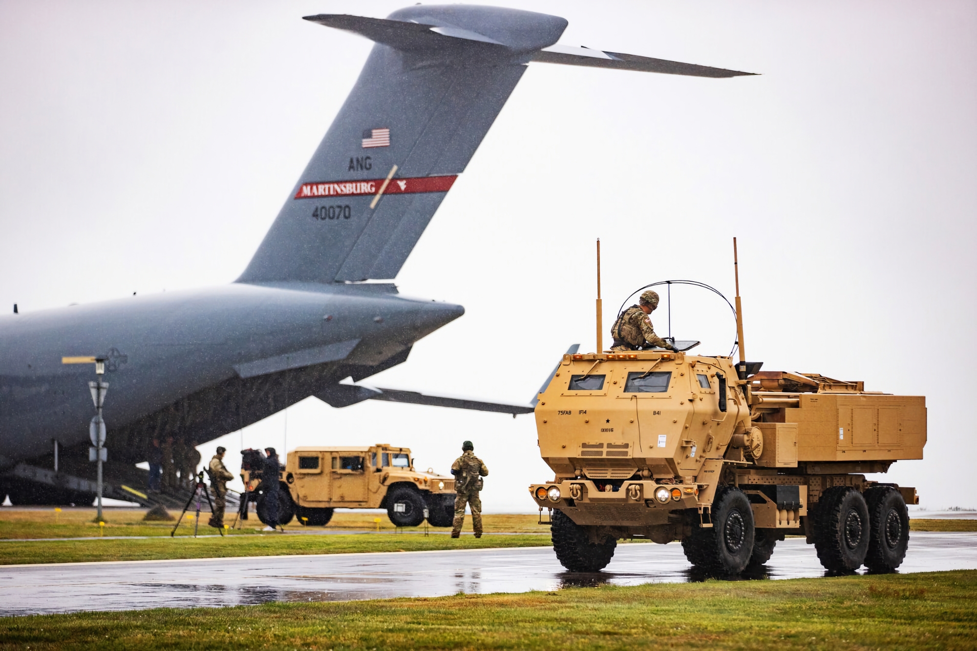 Des missiles HIMARS, des munitions d'artillerie de 155 mm et des véhicules blindés HMMWV : Les États-Unis annoncent une nouvelle aide militaire de 274 millions de dollars pour l'Ukraine. Des missiles HIMARS, des munitions d'artillerie de 155 mm et des véhicules blindés HMMWV : Les États-Unis annoncent une nouvelle aide militaire de 274 millions de dollars pour l'Ukraine.