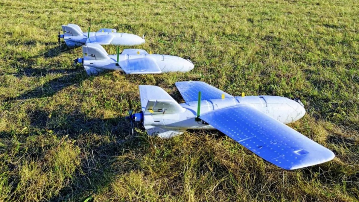 Tueur d'"aigles" : Les ingénieurs ukrainiens ont mis au point un intercepteur de drone FPV VB140 Flamingo, qui détruit efficacement les drones de reconnaissance russes. Tueur d'"aigles" : Les ingénieurs ukrainiens ont mis au point un intercepteur de drone FPV VB140 Flamingo, qui détruit efficacement les drones de reconnaissance russes.
